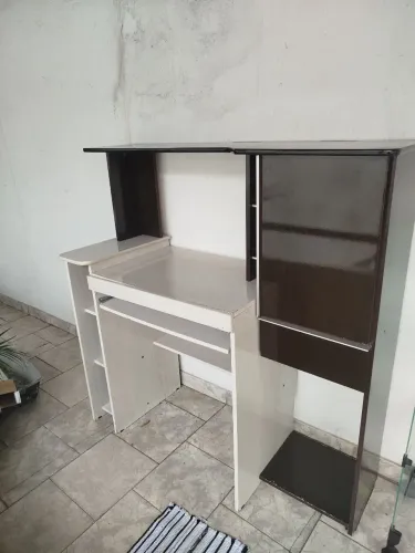 Escrivaninha para computador e impressora