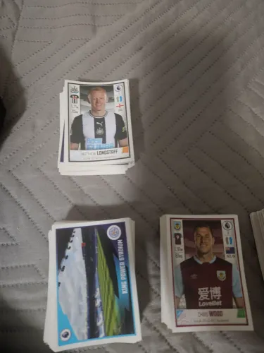 Lote 100 figurinhas premier league 2022