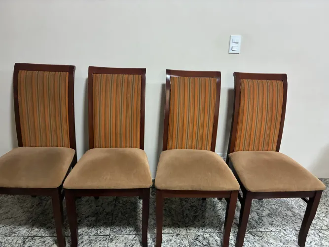 Conjunto 4 cadeiras de madeira