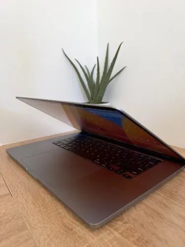 MacBook Pro 16 Core i9 16GB 1TB SSD