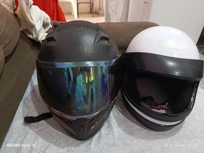 Vendo dois capacete em perfeito estado 
