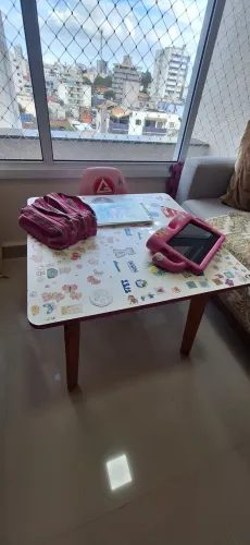 Vendo mesa de madeira infantil