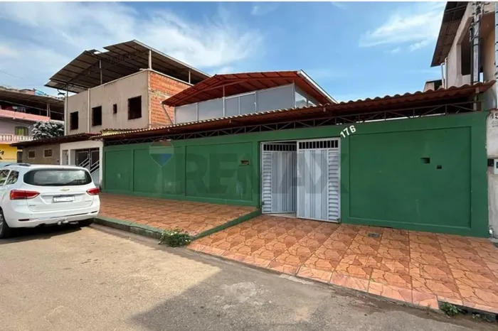 "Casa dos Sonhos com Piscina no Bairro Bethânia"