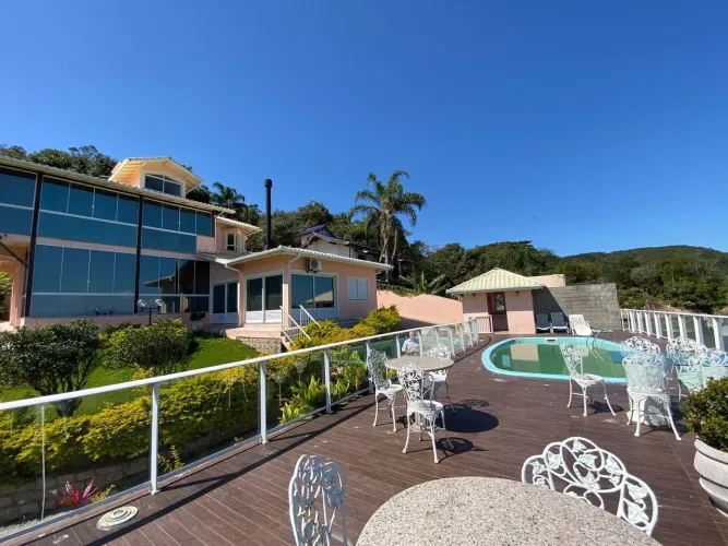 Casa para Locação em Florianópolis / SC no bairro Sambaqui