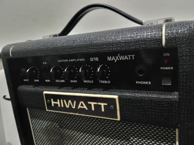 Amplificador para guitarra Hiwatt Maxwatt 15G