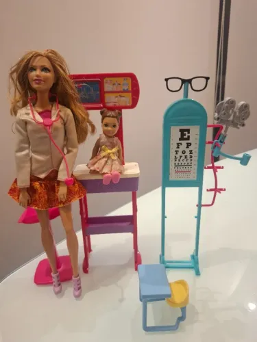 Barbie pediatra/oftalmo
