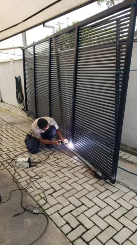 Serralheria Completa - Portões, Telhados e Estruturas Metálicas entre outros..