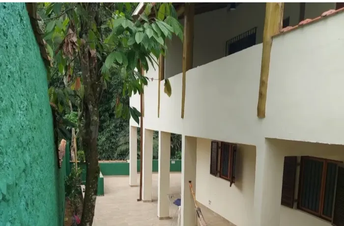 Casa confortável e agradável para acomodar a família e amigos em Ubatuba. 3km da praia.