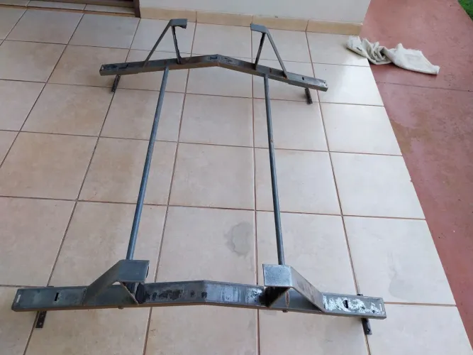Bagageiro pra carro adaptavel parafusado.