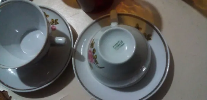 2 xicaras com pires porcelana pozzani colecionador
