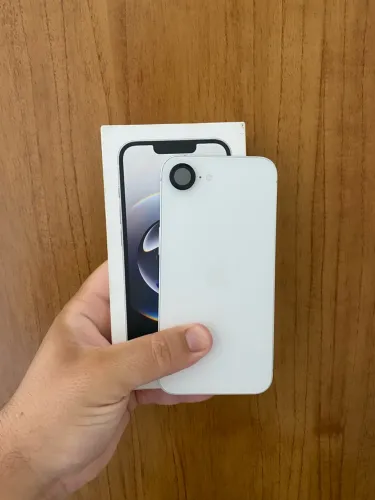 Iphone 16e 128gb. Na Garantia Apple (1 mês de uso)