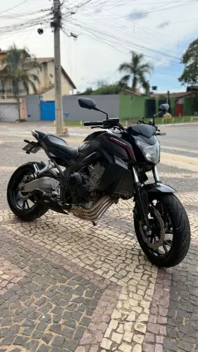Vendo Honda CB650F ano 2015, com apenas 29 mil km rodados