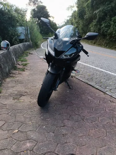 YAMAHA R15 2025