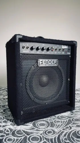 Cubo para Baixo Fender Rumble 25