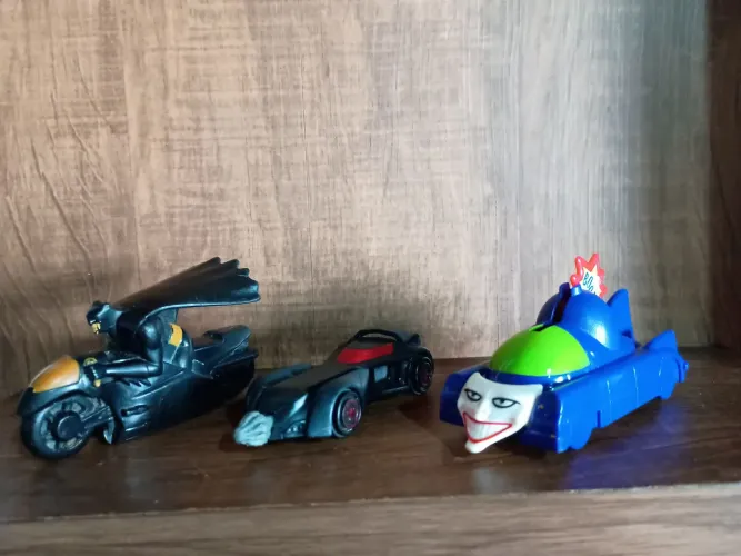 3 carrinhos Batman e coringa McDonald's usados na condição das fotos 