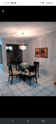 Mesa de Jantar + Quatro Cadeiras