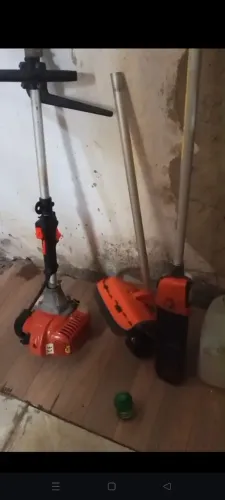 vem de uma roçadeira semi nova para vender logo