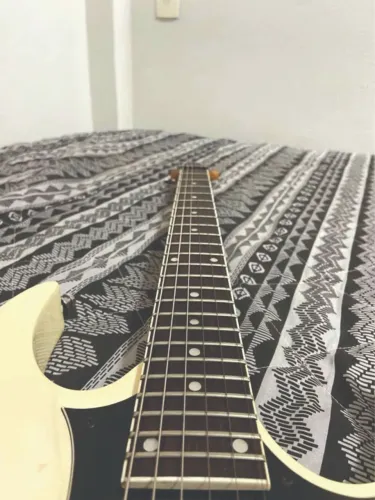 GUITARRA IBANEZ GRG150 OFF WHITE