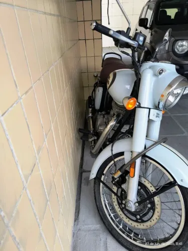 Royal Enfield Classic 350cc + brindes