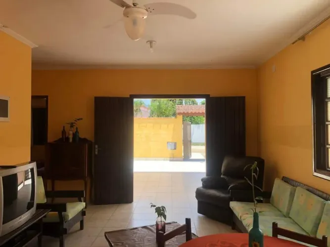 Excelente casa peto da praia no Indaia