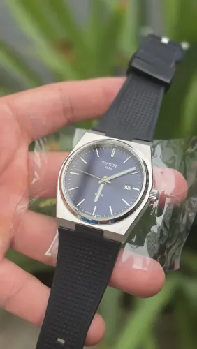 Tissot PRX azul clássico com pulseira de borracha