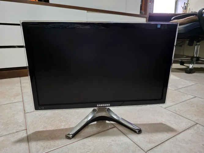 Monitor Samsung modelo SyncMaster BX2250 usado