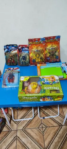 LOTE DE BRINQUEDOS 01 BONECOS