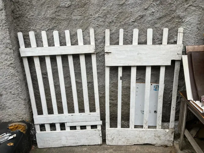 Portão de madeira maciça de qualidade