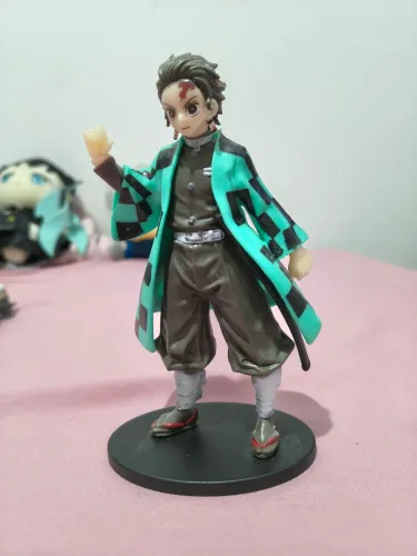 Figure Tanjiro s/ espada