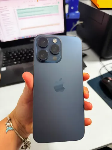 iPhone 15 Pro Max 256GB ? Titânio Preto