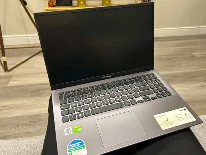 ASUS VivoBook 15 X512FB - Core i5 10ª geração - 8GB RAM - GeForce MX110