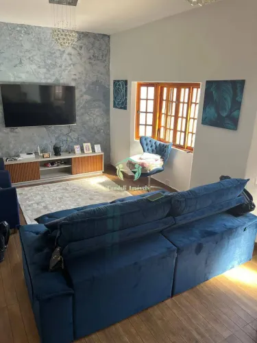 Sobrado à venda com 270m², 5 quartos e 4 vagas (Roncon)