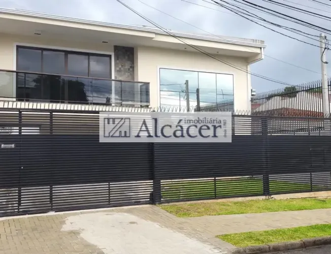 Imóvel para aluguel possui 510 metros quadrados com 4 quartos em Jardim Botânico - Curitib