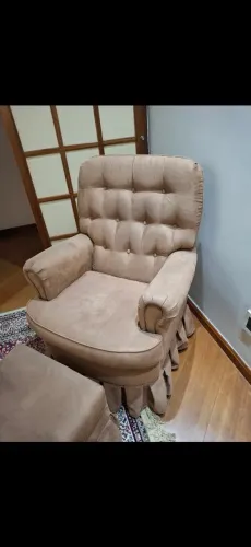 Poltrona de balanço e giratória