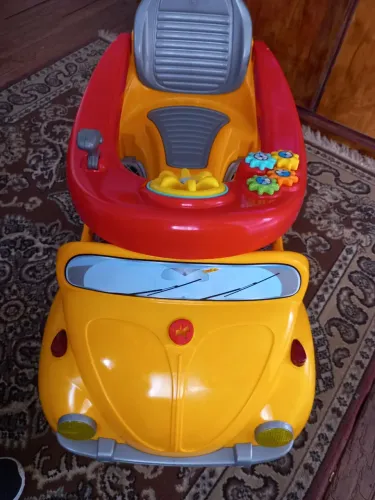 Carrinho infantil passeio modelo fusca amarelo 