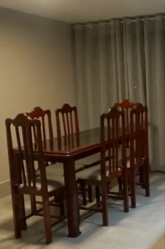 Conjunto mesa de jantar 1,20 x 1,00 m com 6 cadeiras