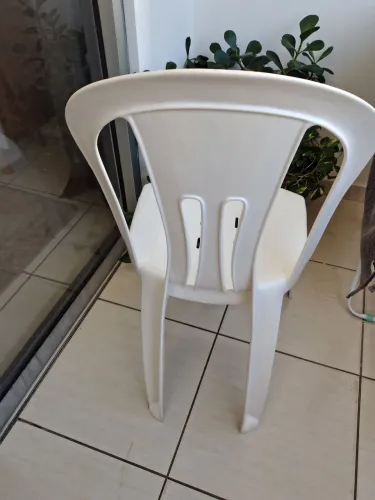 Cadeira plástica (pisani)