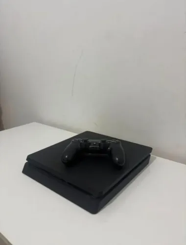 PS4 slim 1tb 2 controles e base de carregamento
