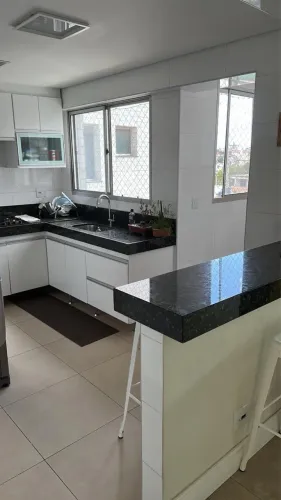 Bancada de granito verde Ubatuba em L + frontões