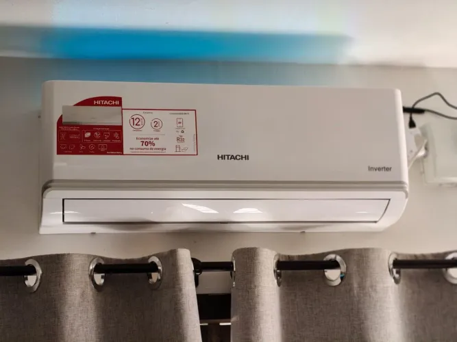 Ar condicionado Hitachi 12.000 BTUs quente/frio