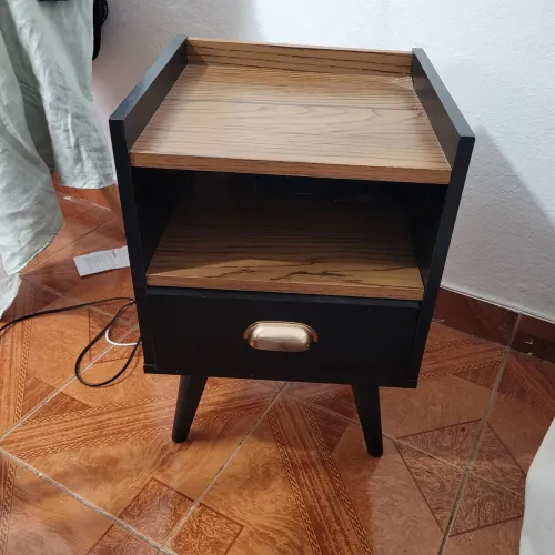 Mesa de Cabeceira / Criado-Mudo em MDF - Bom Estado