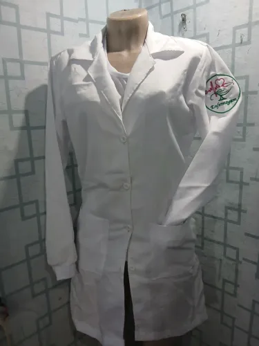Jaleco com bordado