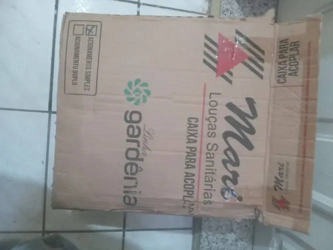 Caixa acoplada compatível.