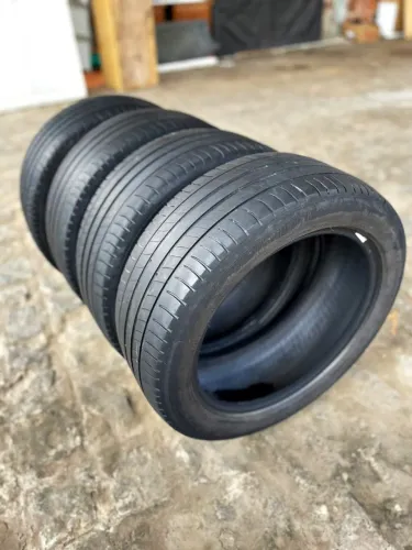 Pneu Michelin 215 50 R17 cada, aceito oferta