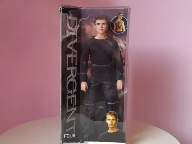 Ken Divergent -Four (LACRADO)