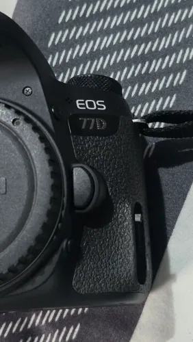 Canon 77D