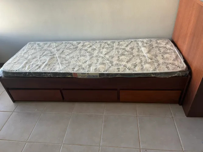 Cama de solteiro com 3 gavetas
