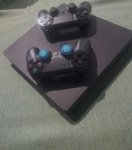 Ps4 slim 
