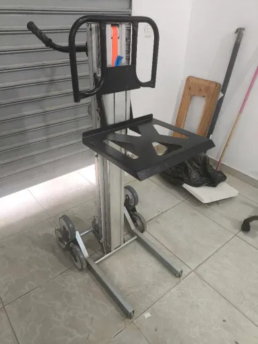 UPCARGO - ELEVADOR DE CARGA MANUAL / EMPILHADEIRA PORTÁTIL ?