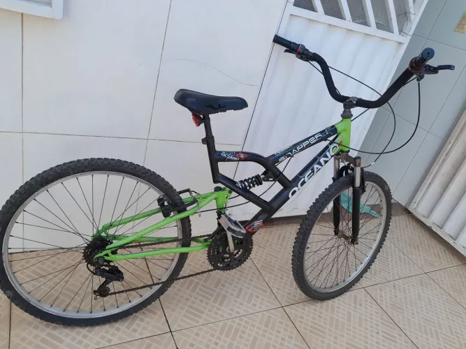 Bicicleta usada , pronta para usar. Aro 26, com pneus novos , amortecedores, e manchas. 